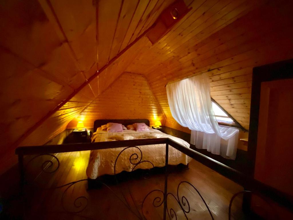 Fruška gora smeštaj – Mansarda u krošnji Fruške gore